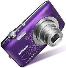 ***LIKE NEW** NIKON COOLPIX S2600 - INCLUDES CASE AND SD CARD